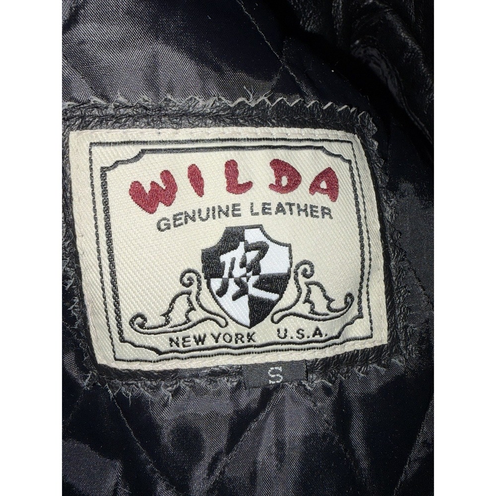 Vintage Wilda Boys  Leather Bomber Jacket USA Flag Black Small Fits 4/5 Boys - Picture 6 of 6
